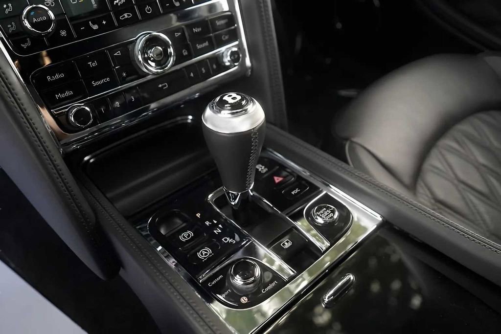 Used 2017 Bentley Mulsanne image 23