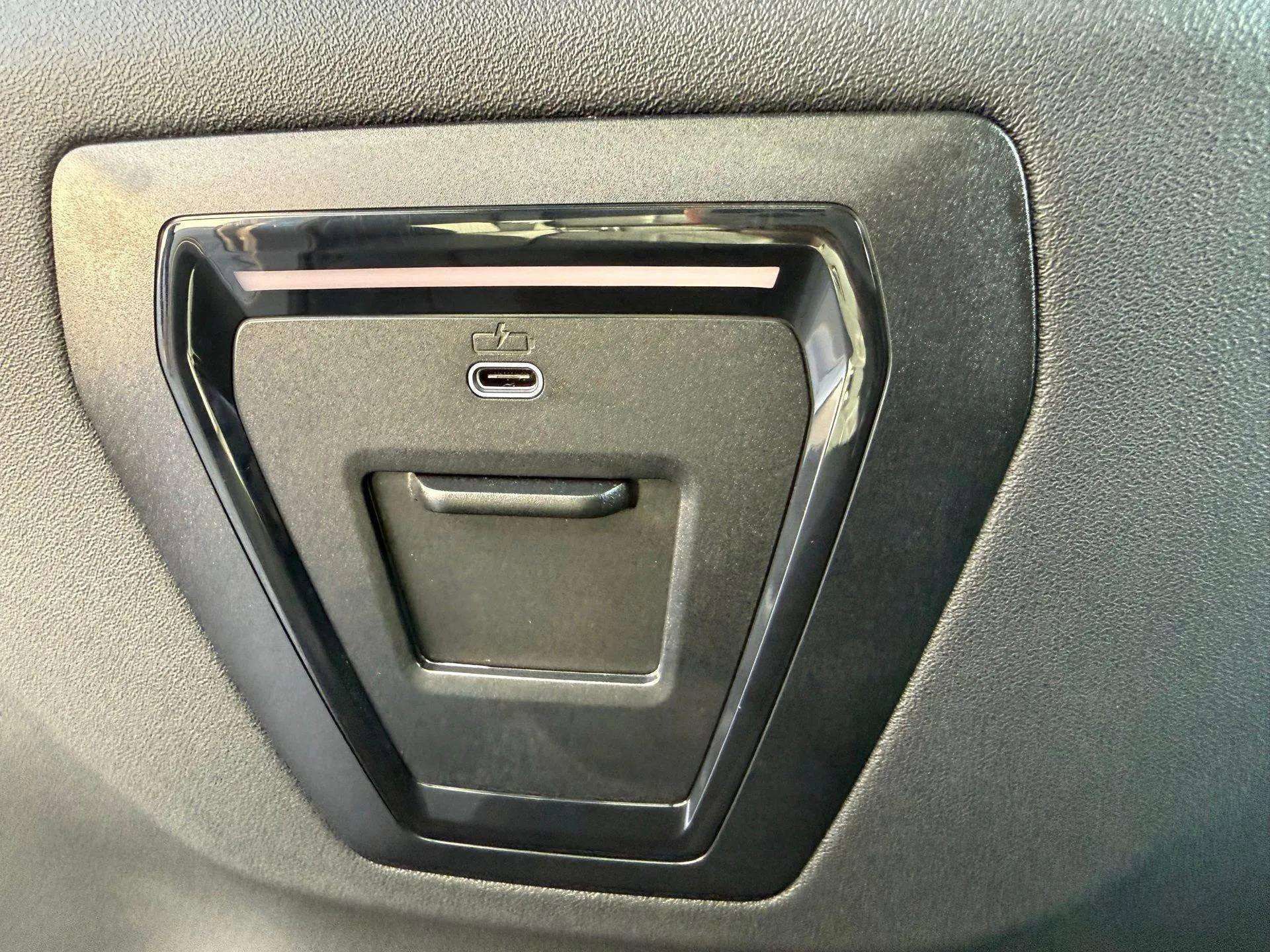 Used 2024 BMW 530i xDrive w/ Premium Package image 38