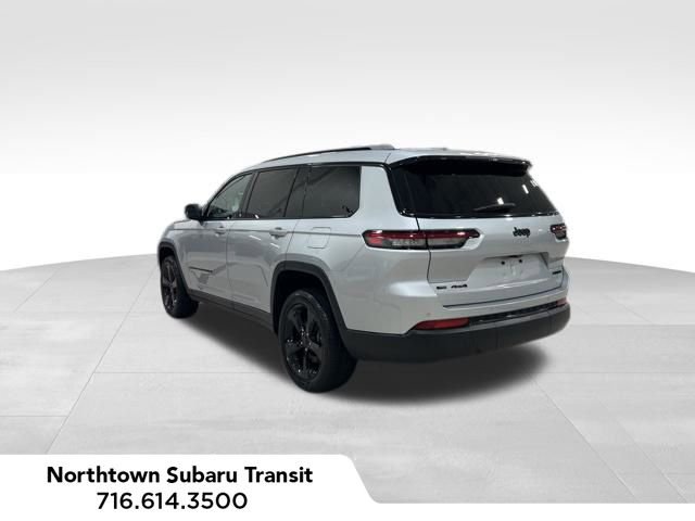 Used 2023 Jeep Grand Cherokee L Limited w/ Black Appearance Package AWD/4WD image 3