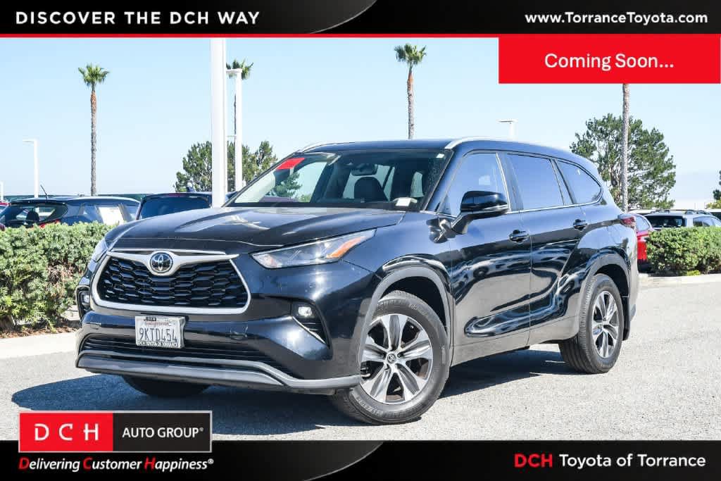 Used 2024 Toyota Highlander XLE FWD image 1