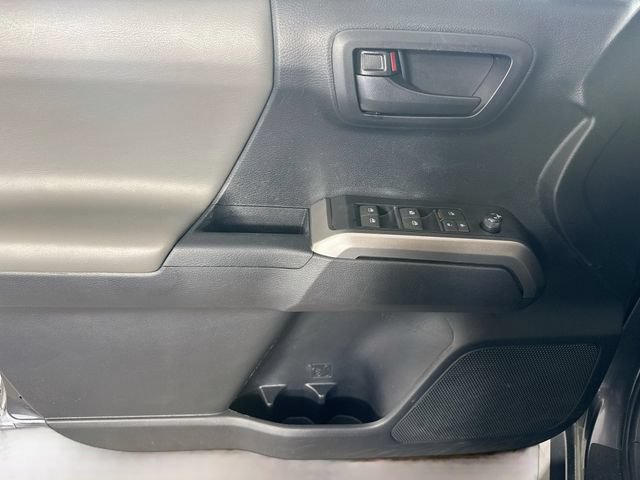 Used 2021 Toyota Tacoma SR5 AWD/4WD image 12