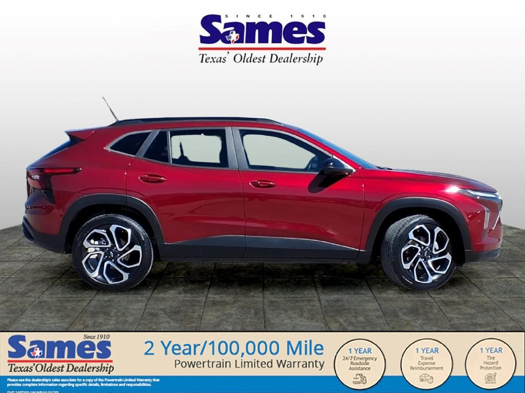 Used 2025 Chevrolet Trax RS w/ Sunroof Package FWD image 2