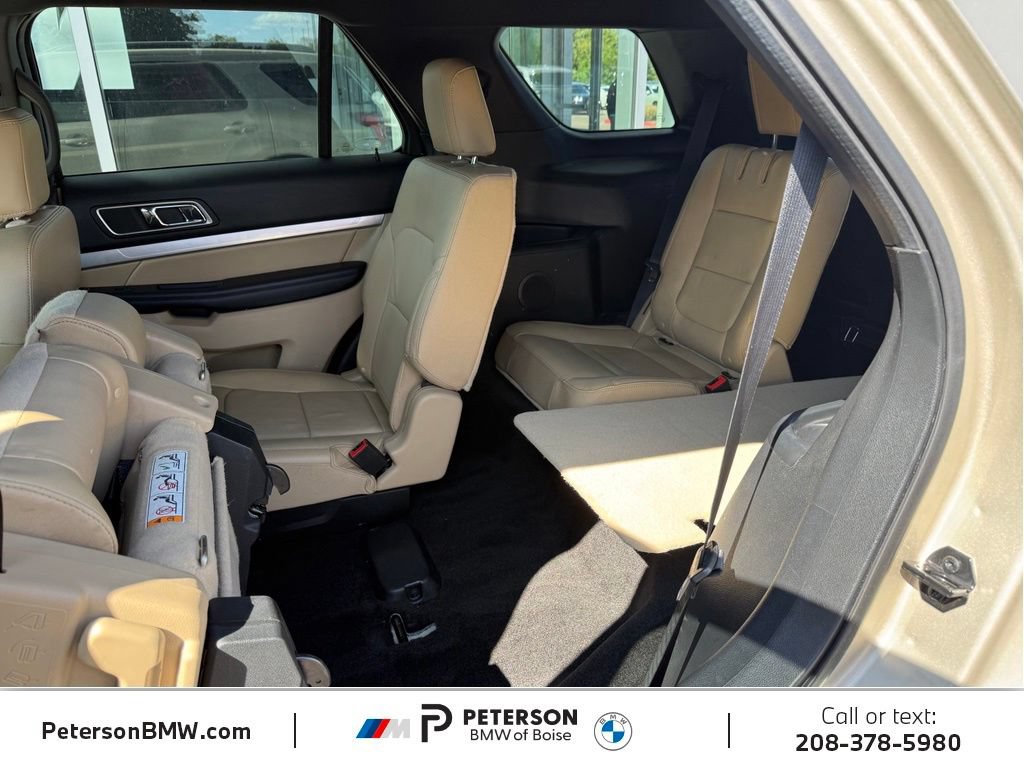 Used 2017 Ford Explorer XLT w/ Equipment Group 202A AWD/4WD image 17
