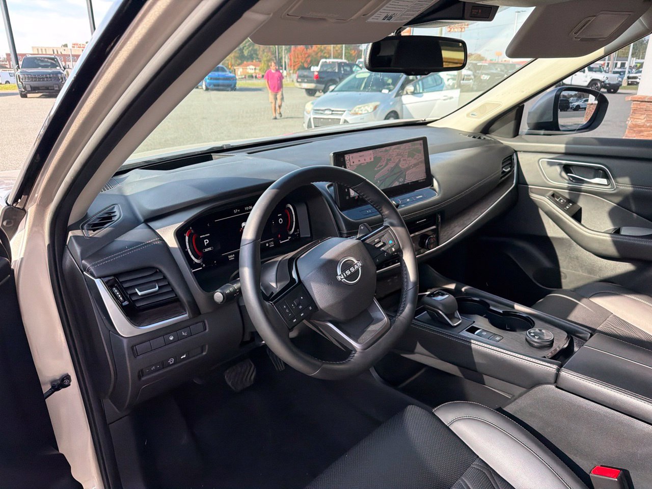 Used 2025 Nissan Rogue Platinum w/ Platinum Premium Package AWD/4WD image 4