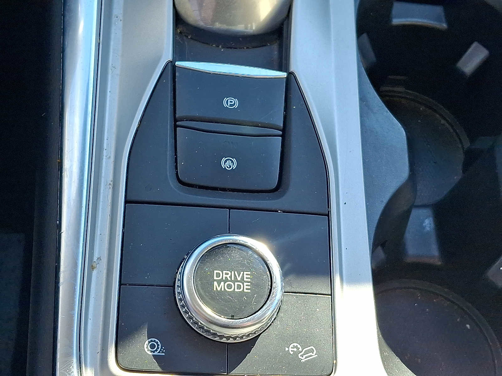 Certified 2022 Ford Explorer XLT w/ Equipment Group 202A image 28