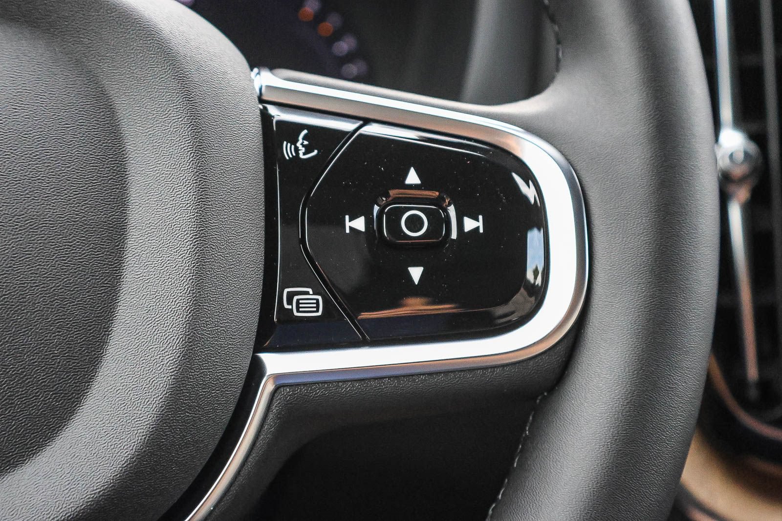 New 2027 Volvo XC60 B5 Plus AWD/4WD image 32