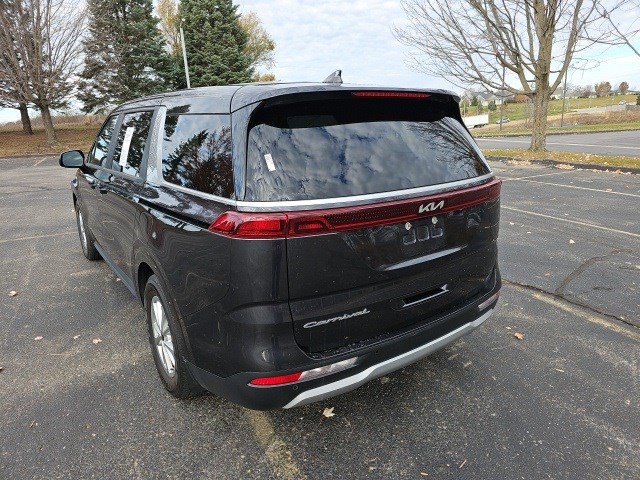 Used 2022 Kia Carnival LX image 3