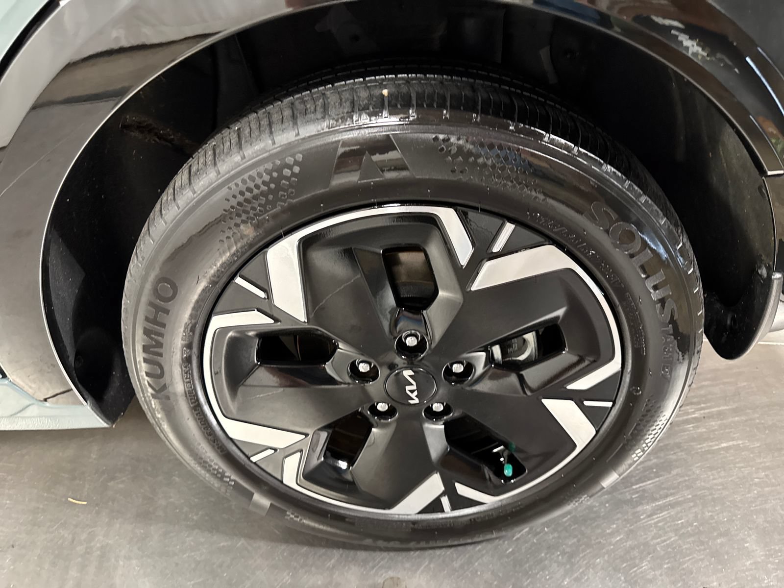 Certified 2023 Kia Niro Wind w/ Wind Preserve Package FWD image 12