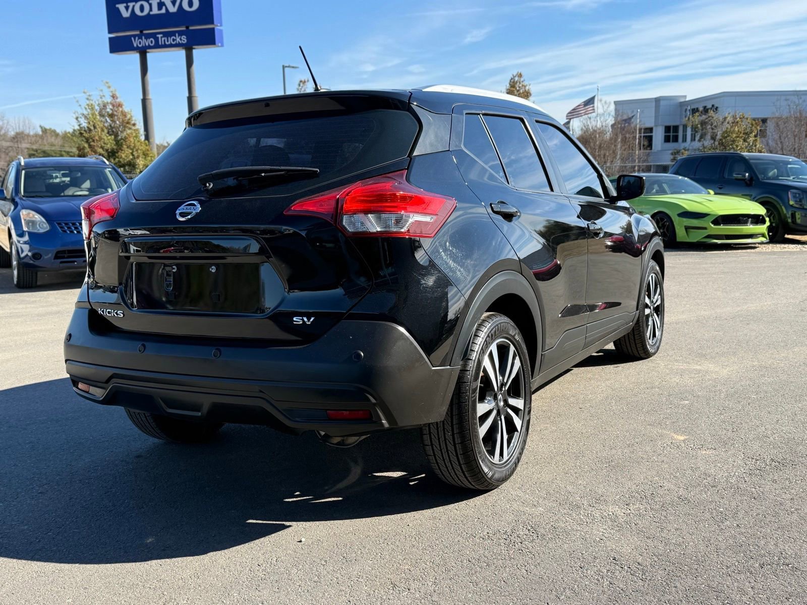 Used 2020 Nissan Kicks SV image 7