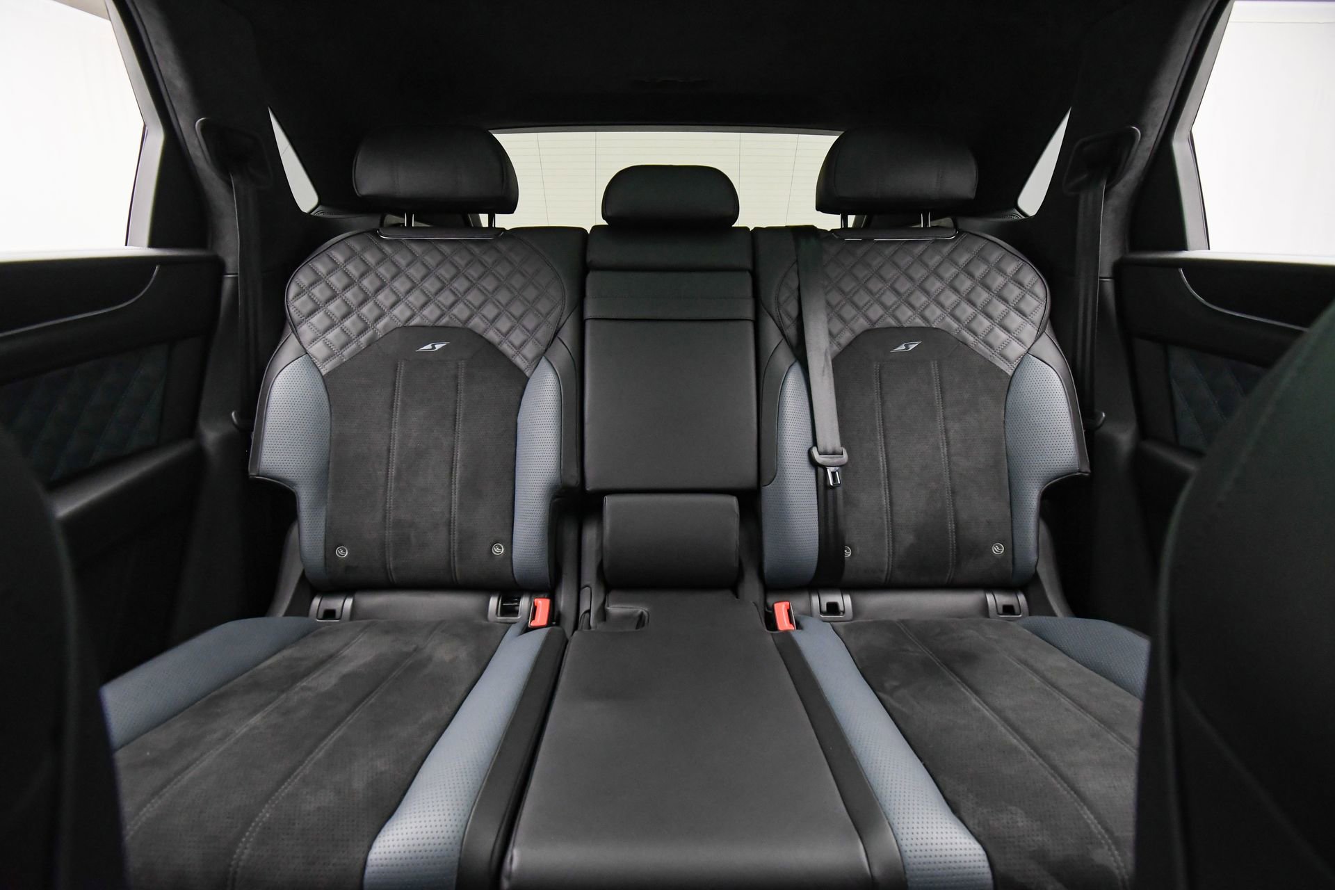 Used 2022 Bentley Bentayga S image 19