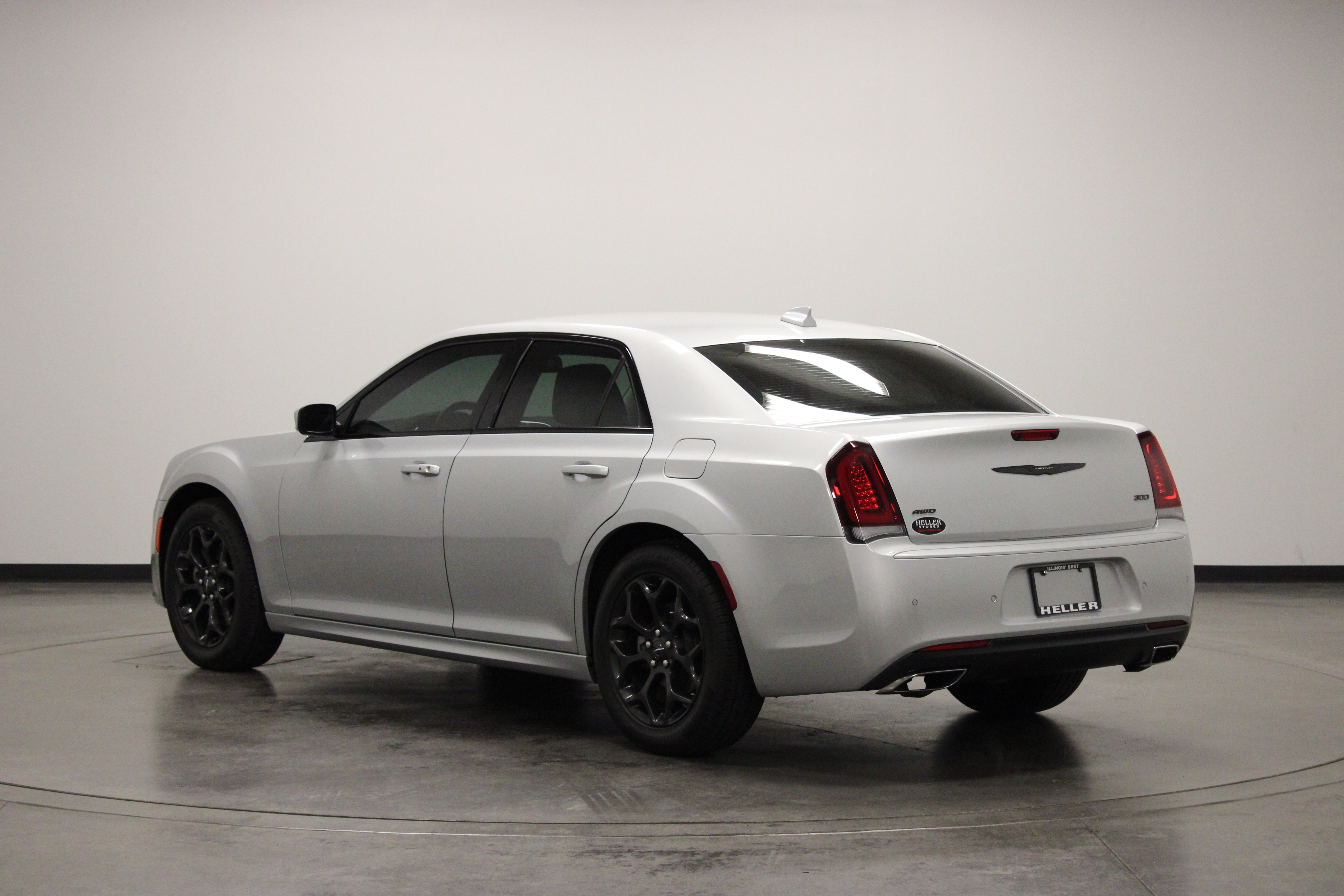 Used 2022 Chrysler 300 Touring L w/ Safetytec Plus Group AWD/4WD image 6