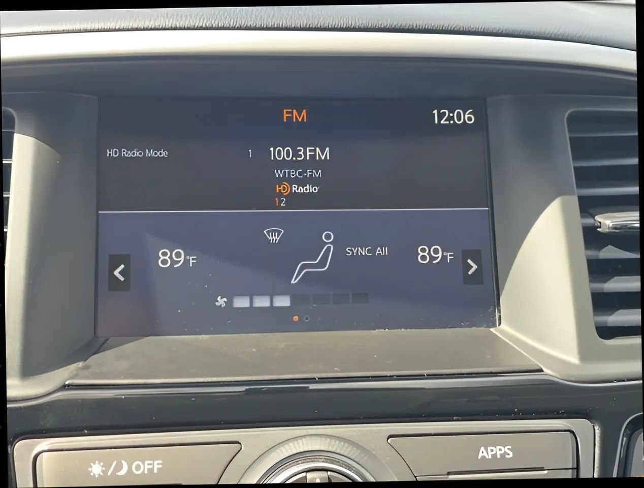 Used 2019 Nissan Pathfinder SV image 27