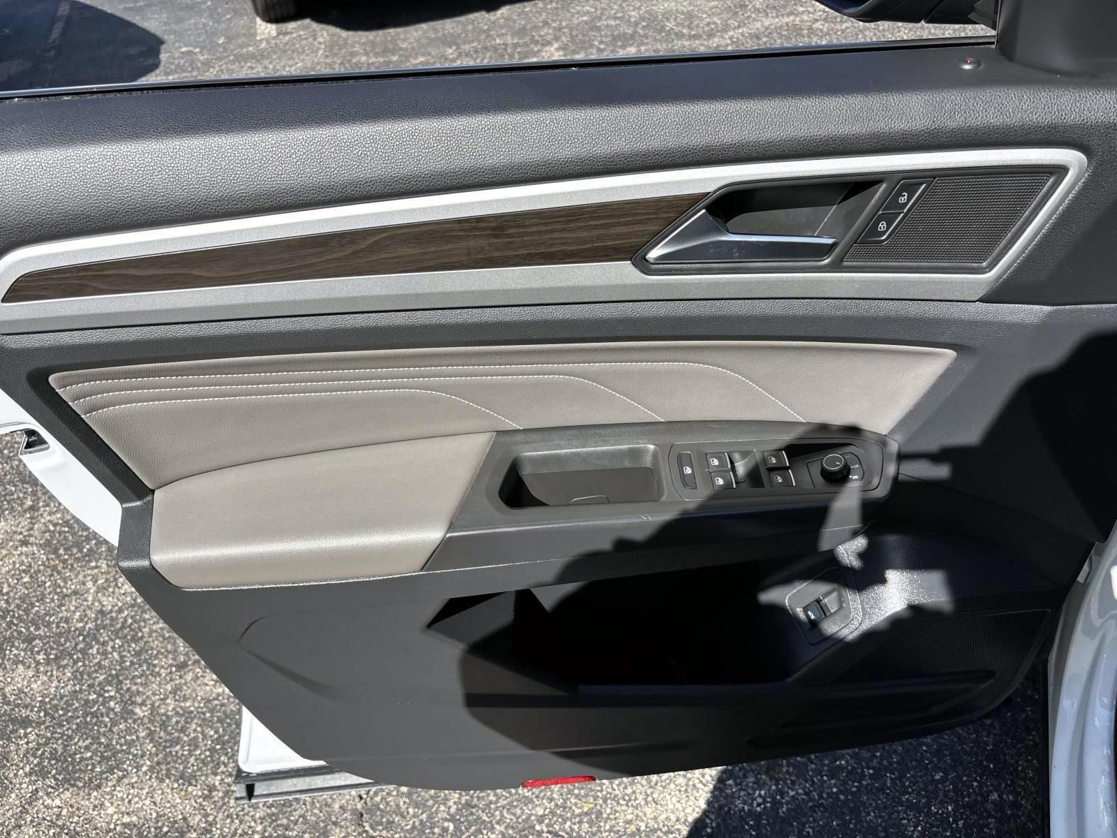 Used 2023 Volkswagen Atlas SE w/ Panoramic Sunroof Package image 11