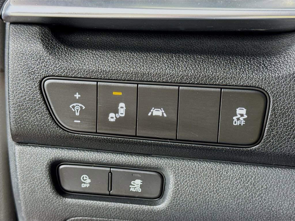 Used 2022 Kia Niro EX image 17