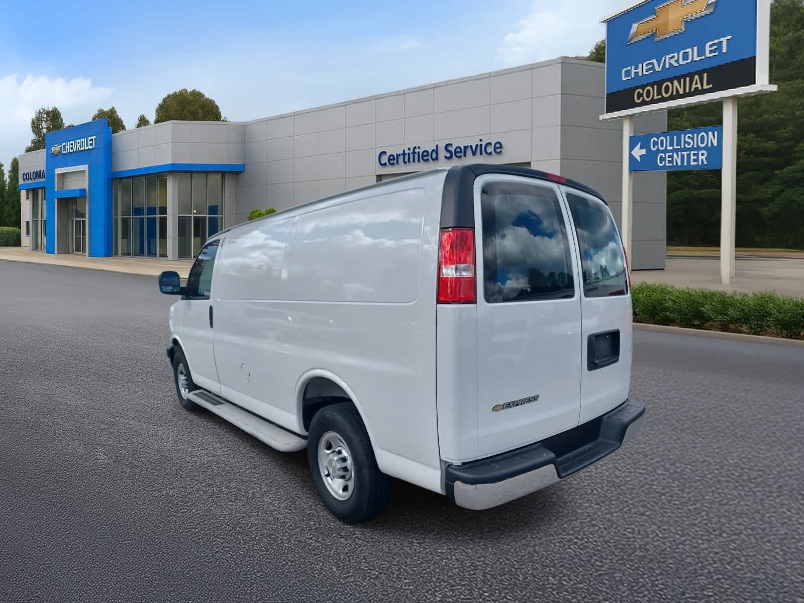 Used 2025 Chevrolet Express 2500 w/ Driver Convenience Package RWD image 5