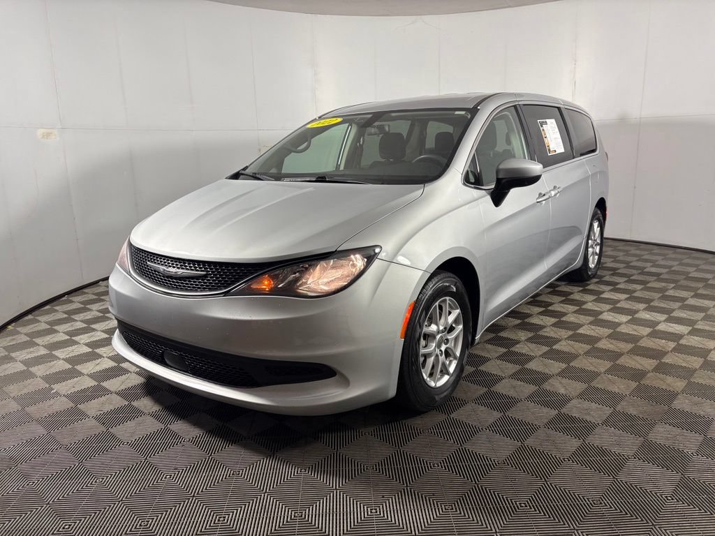 Used 2022 Chrysler Voyager LX FWD image 1