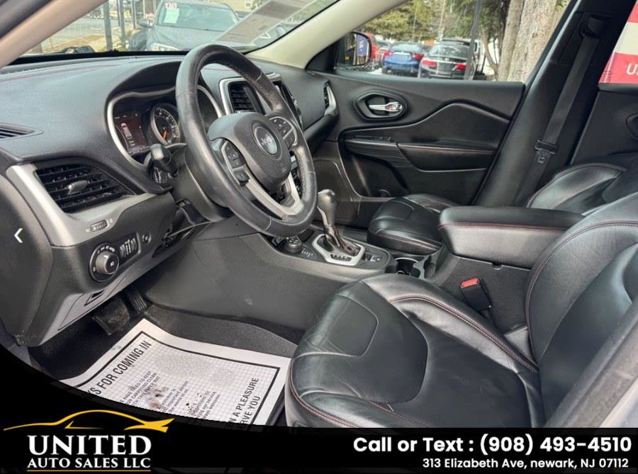 Used 2015 Jeep Cherokee Trailhawk w/ Comfort/Convenience Group AWD/4WD image 10