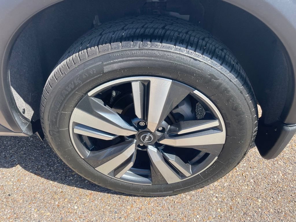 Certified 2024 Nissan Rogue SL FWD image 17