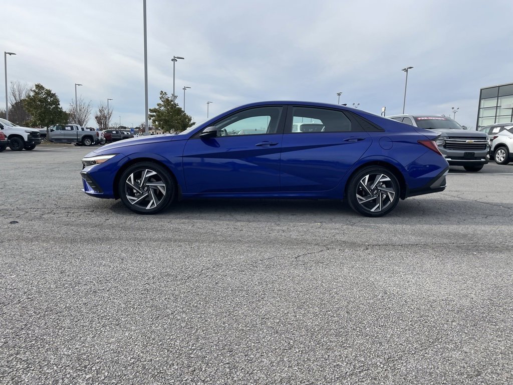 Used 2025 Hyundai Elantra Sport image 4
