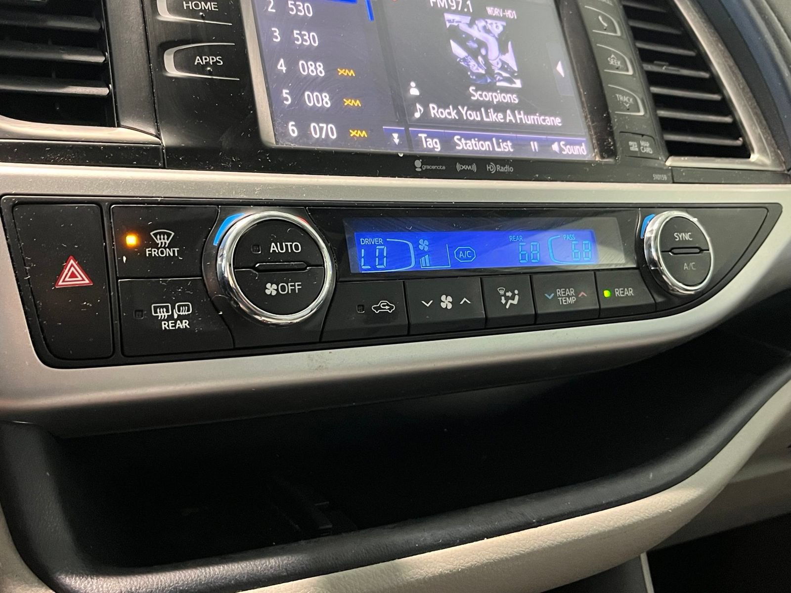 Used 2016 Toyota Highlander XLE FWD image 24