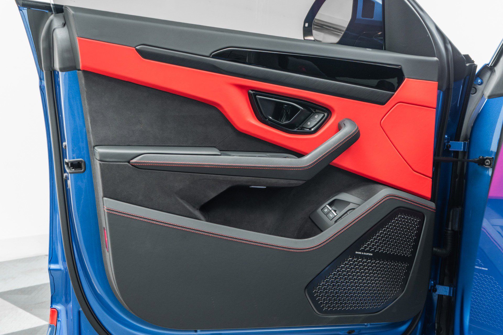 Used 2025 Lamborghini Urus SE image 43