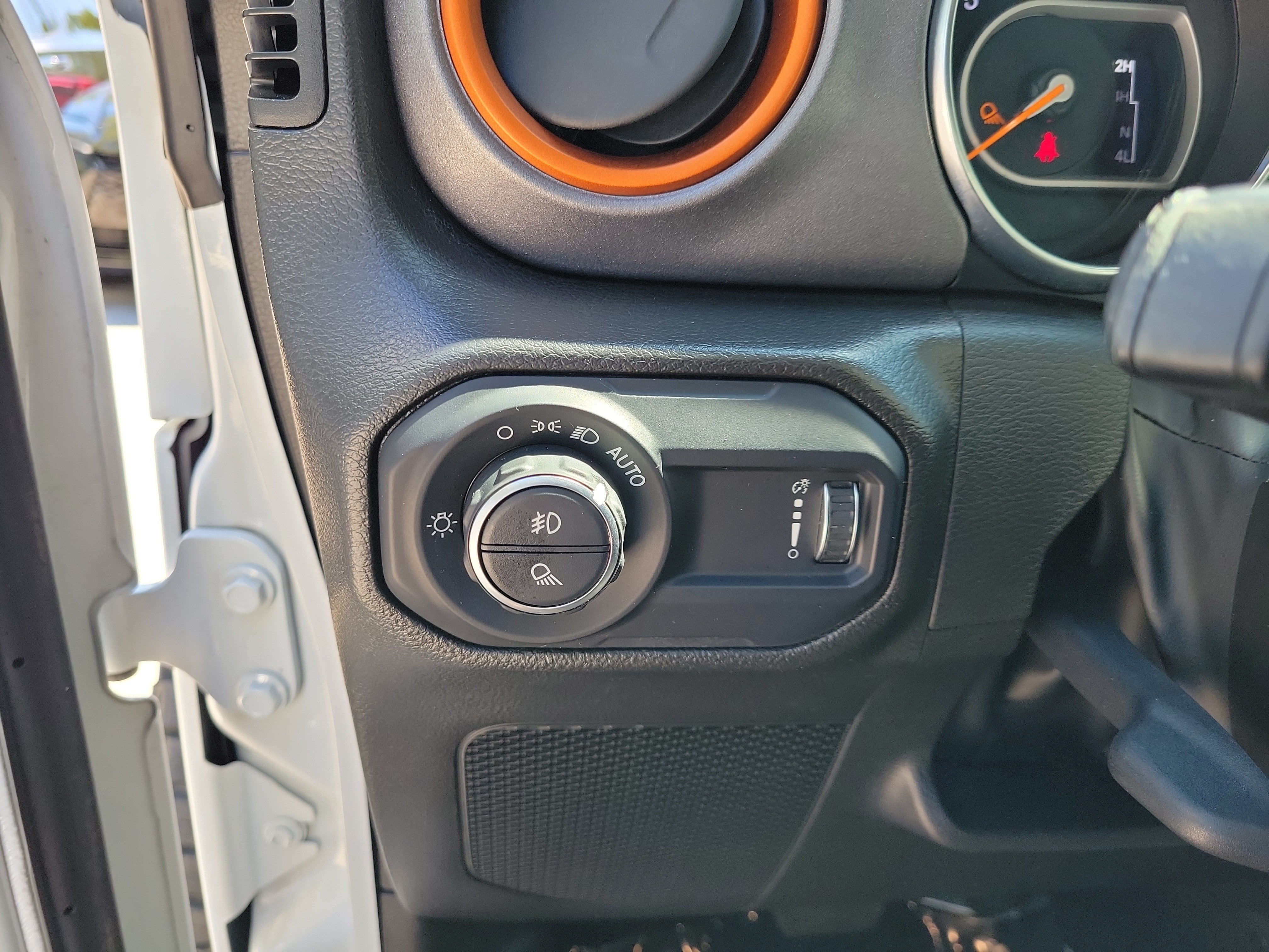 Used 2023 Jeep Gladiator Mojave w/ Trailer Tow Package AWD/4WD image 18