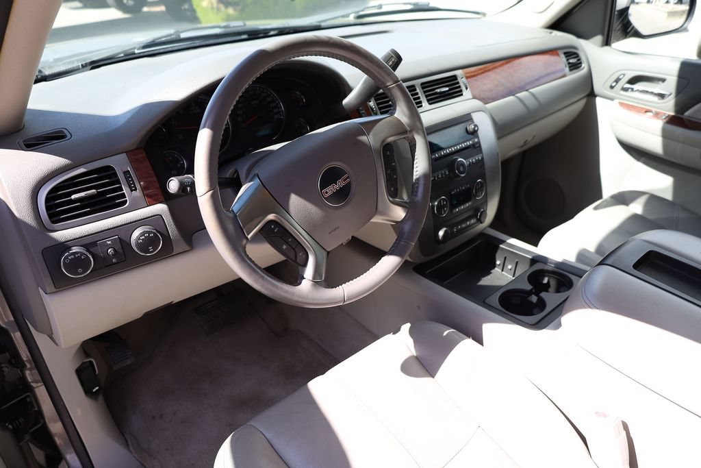 Used 2007 GMC Yukon SLT w/ SLT Preferred Equipment Group AWD/4WD image 12