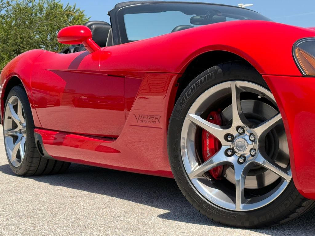 Used 2004 Dodge Viper SRT-10 RWD image 2