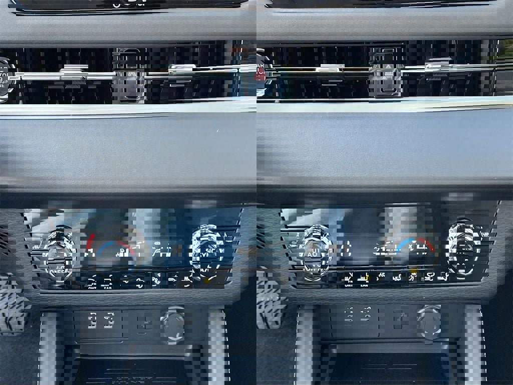 New 2026 Mitsubishi Outlander SE image 16