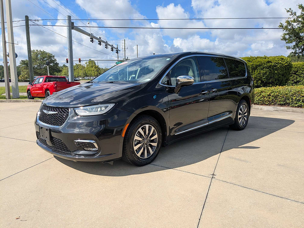 Certified 2023 Chrysler Pacifica Limited FWD image 7