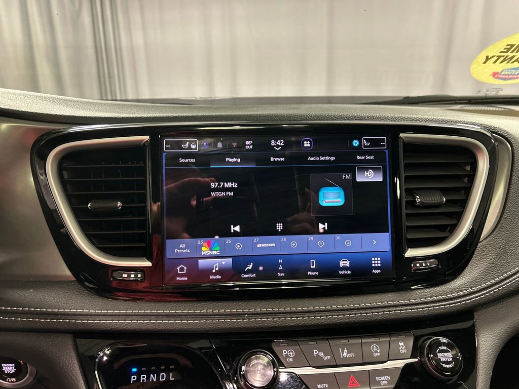 Used 2025 Chrysler Pacifica Select w/ Uconnect Theater Family Group image 17
