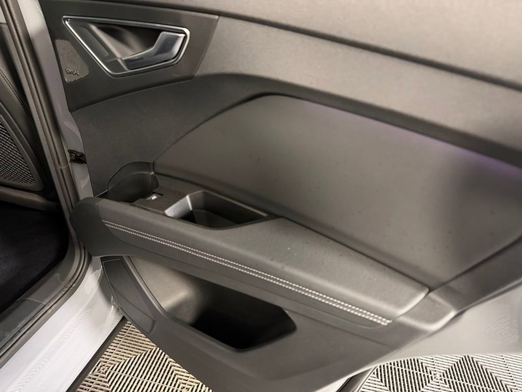 Used 2024 Audi Q4 e-tron Prestige AWD/4WD image 31