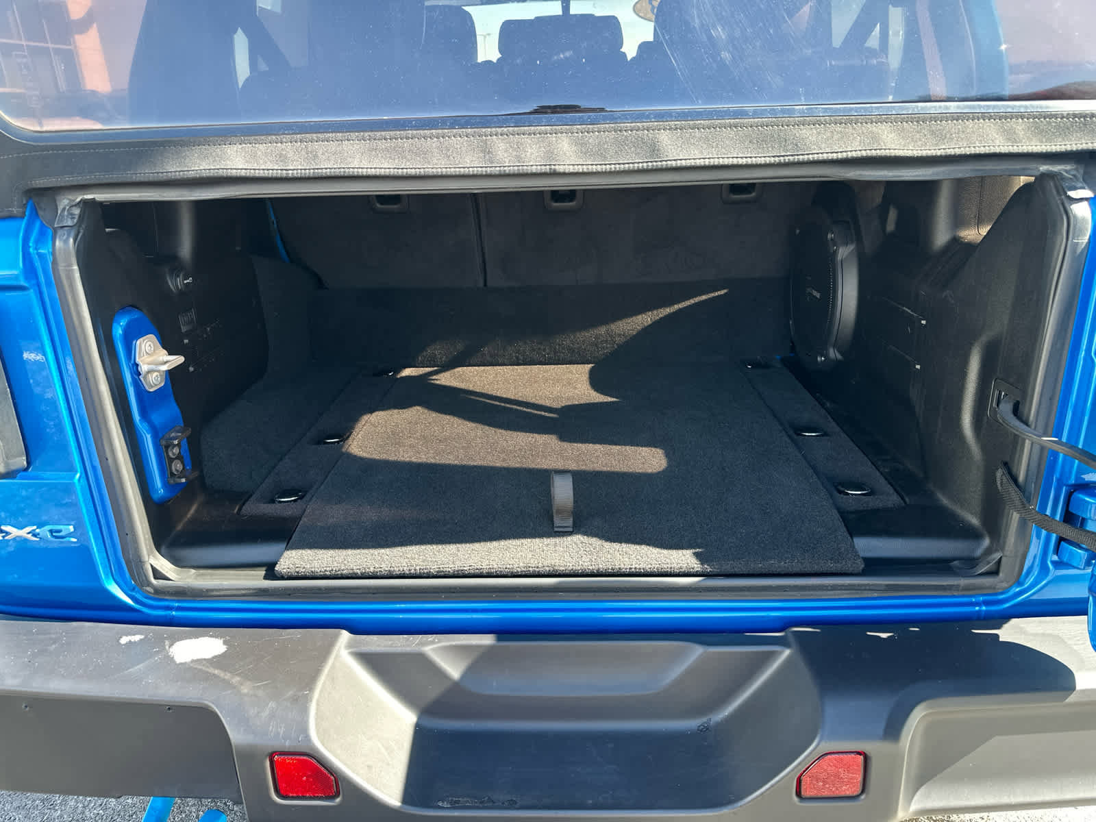 Used 2023 Jeep Wrangler Sahara w/ Cold Weather Group image 14