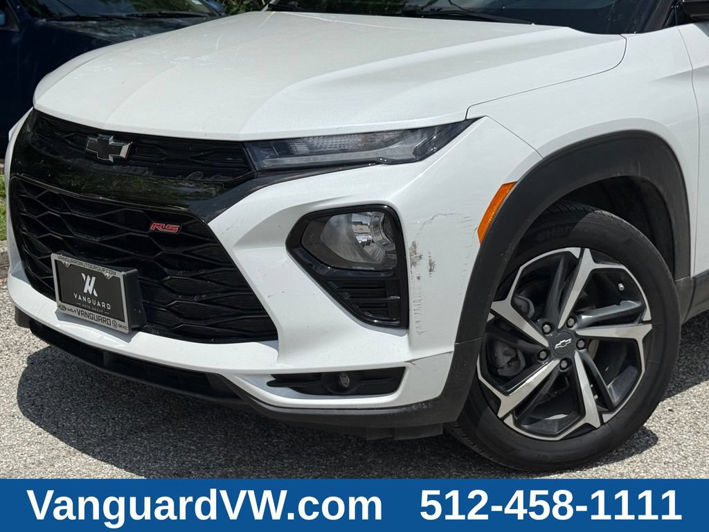 Used 2023 Chevrolet TrailBlazer RS w/ Sun and Liftgate Package FWD image 2