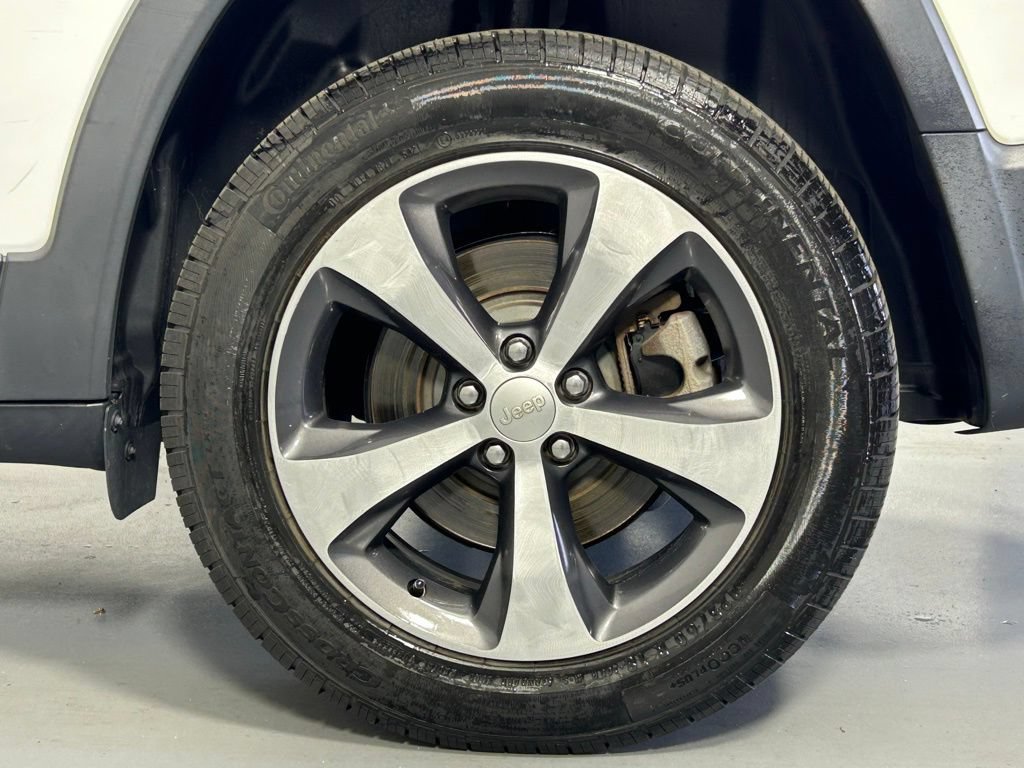 Used 2019 Jeep Cherokee Limited AWD/4WD image 35
