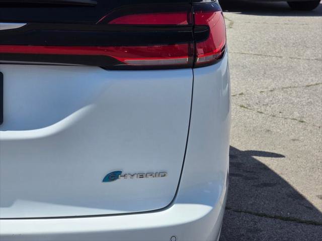 Certified 2023 Chrysler Pacifica Touring-L FWD image 8