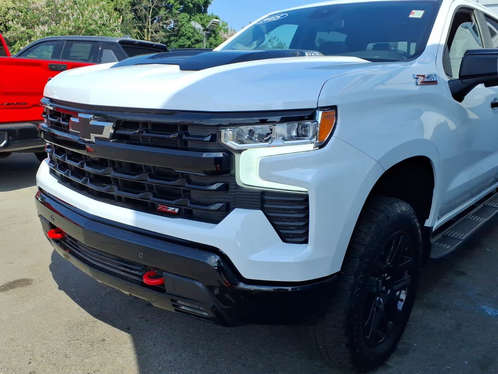 Used 2025 Chevrolet Silverado 1500 LT Trail Boss w/ LT Trail Boss Premium Package AWD/4WD image 7