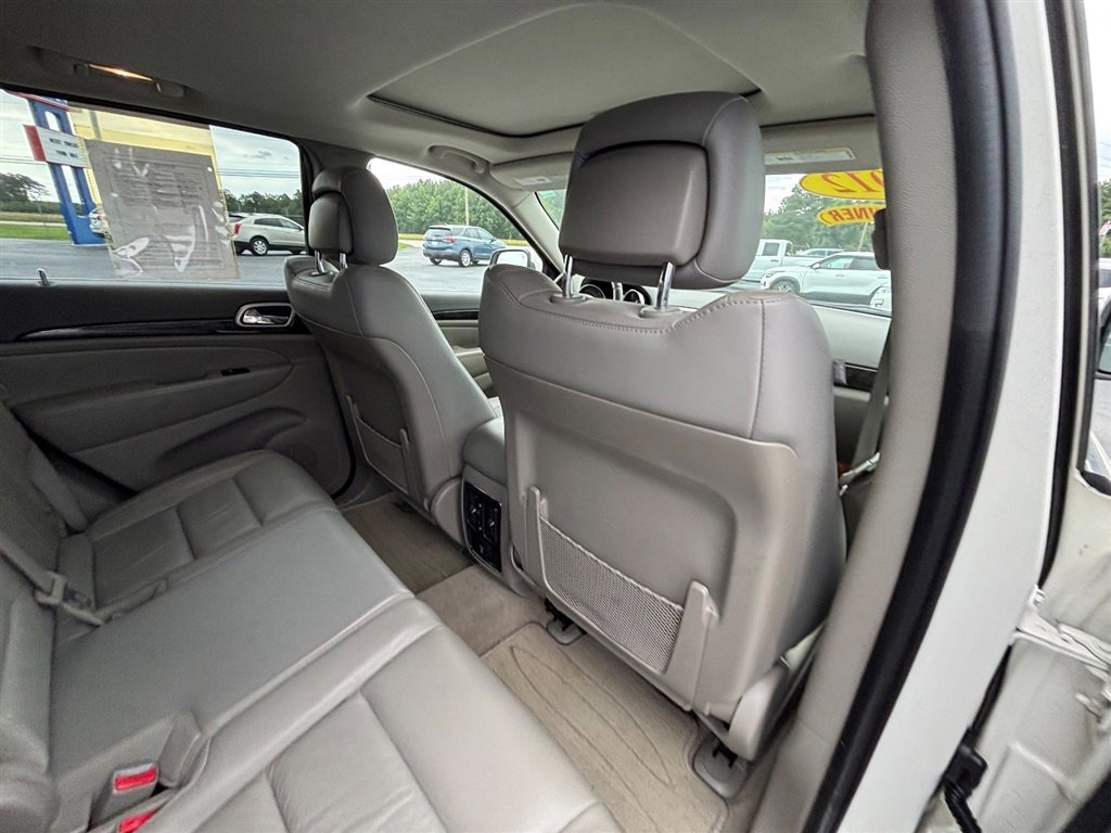 Used 2012 Jeep Grand Cherokee Laredo RWD image 24