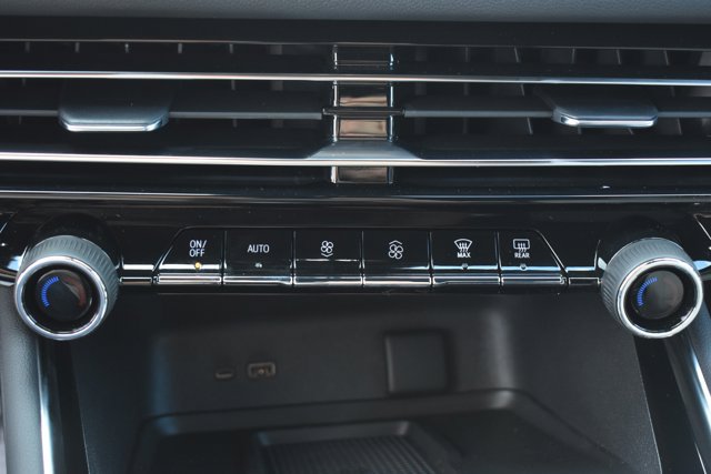 New 2026 Chevrolet Traverse LT w/ LPO, Floor Liner Package FWD image 27