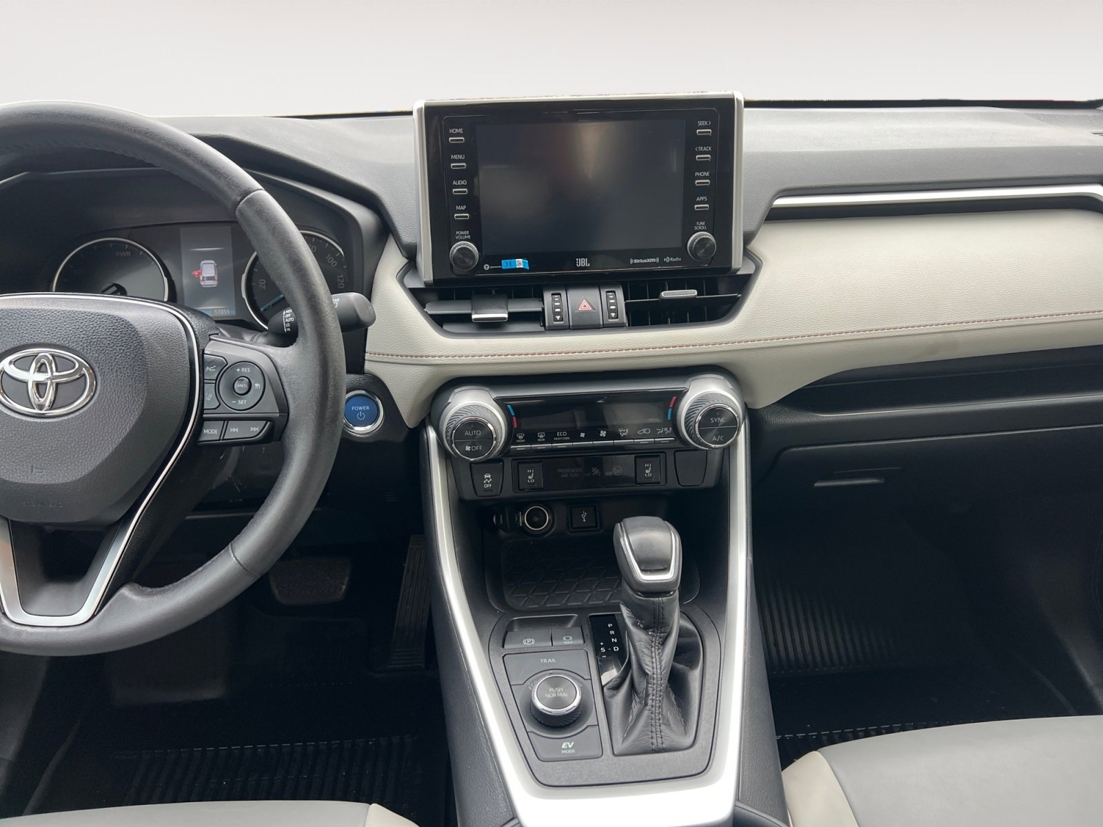 Used 2021 Toyota RAV4 XLE Premium image 11