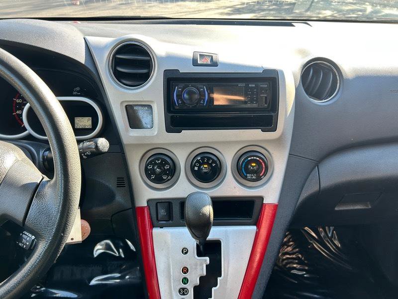 Used 2010 Pontiac Vibe w/ Preferred Package image 24