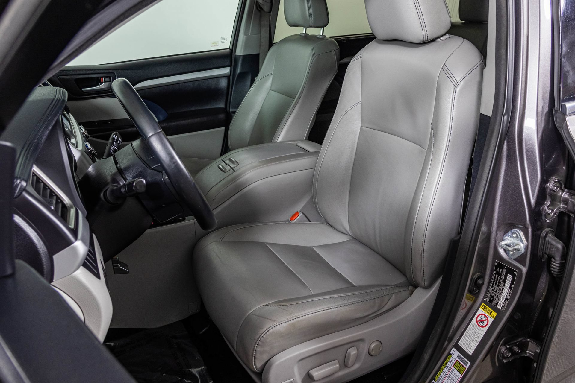Used 2016 Toyota Highlander XLE AWD/4WD image 22