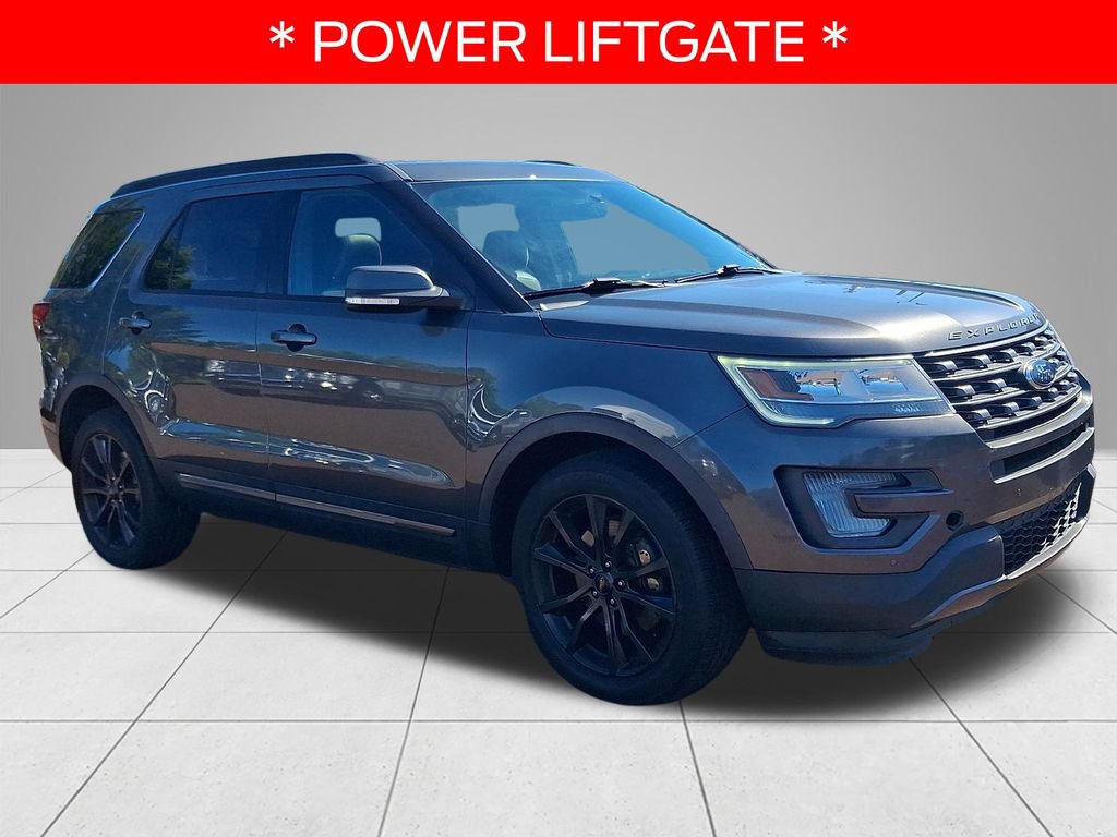 Used 2017 Ford Explorer XLT w/ Equipment Group 202A AWD/4WD image 3