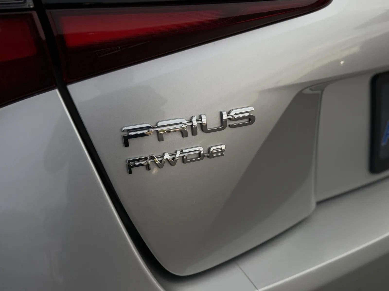 Used 2020 Toyota Prius XLE w/ Preferred Accessory Package image 39