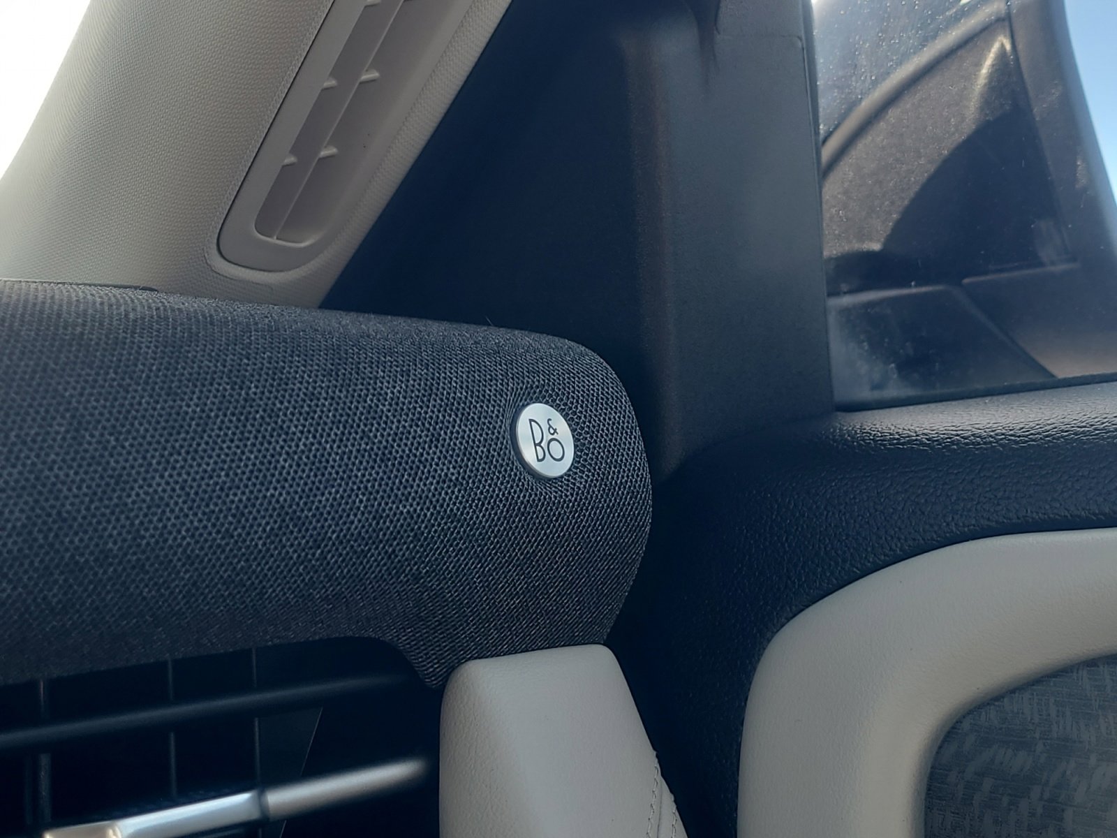 Certified 2025 Ford Explorer Platinum w/ Ultimate Package image 27