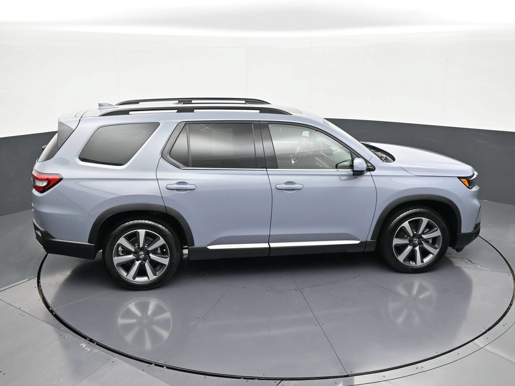 Used 2025 Honda Pilot Touring image 17