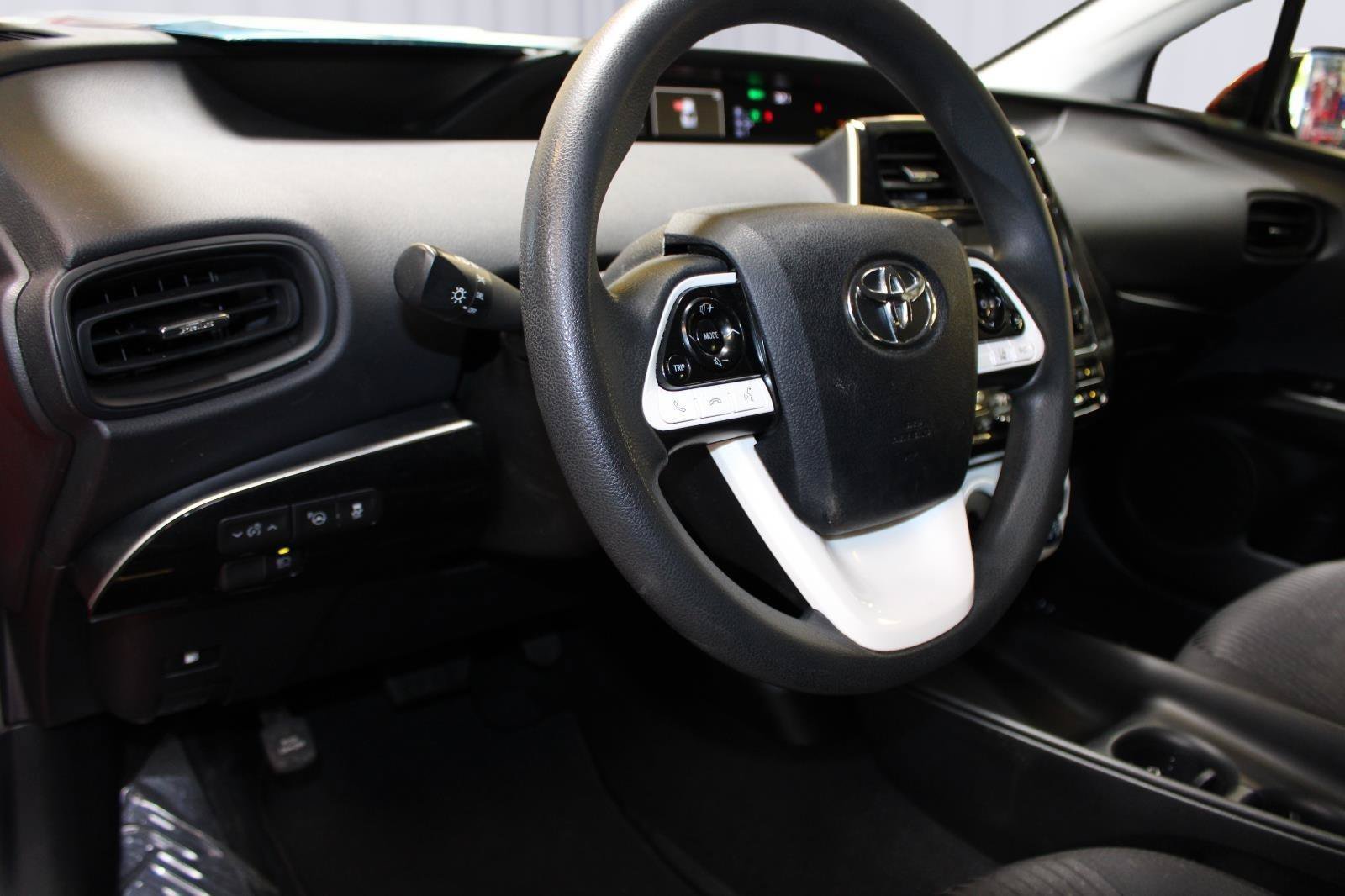 Used 2018 Toyota Prius Two w/ Prius Two Safety Plus Package FWD image 17