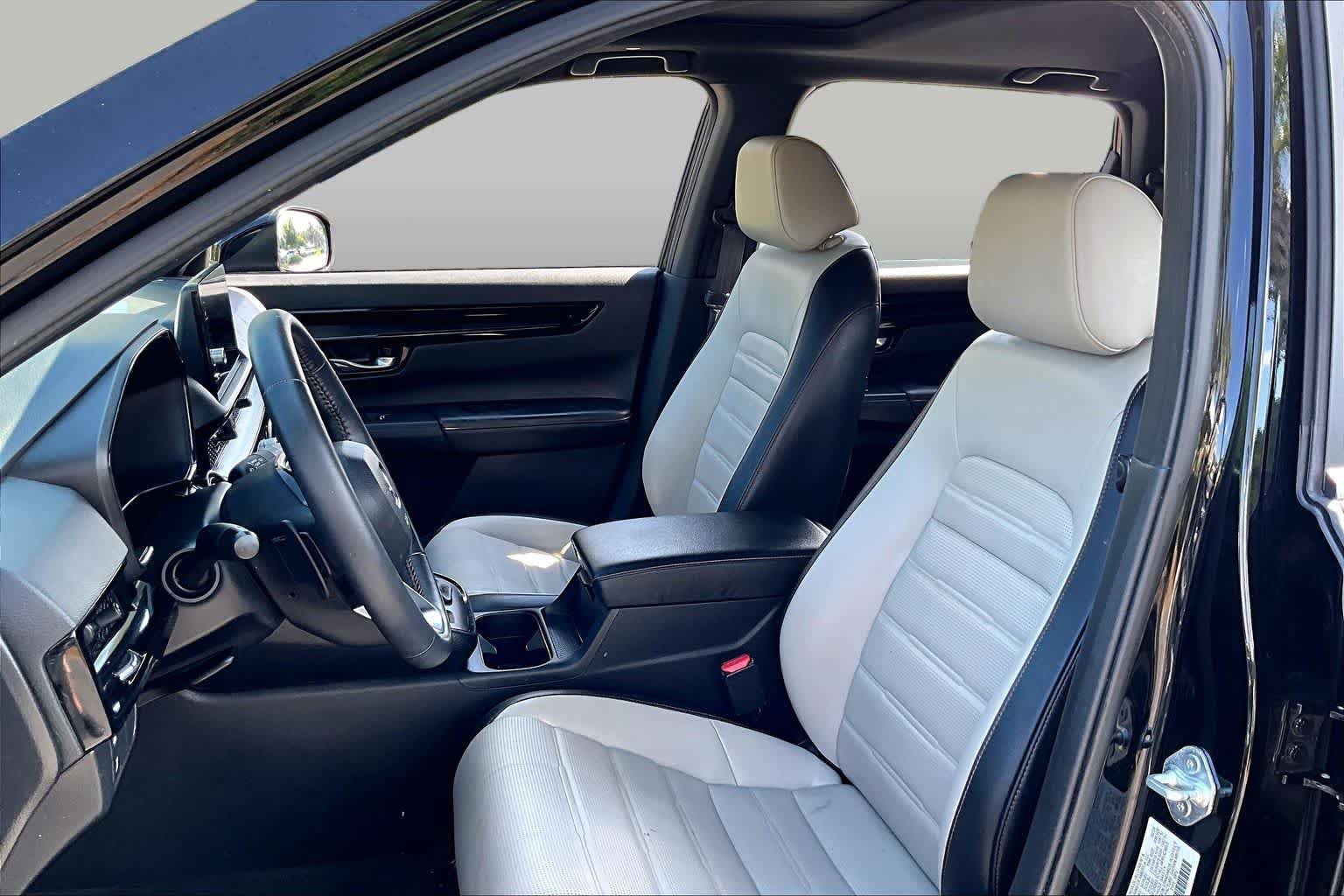 Used 2025 Honda CR-V Sport Touring image 8