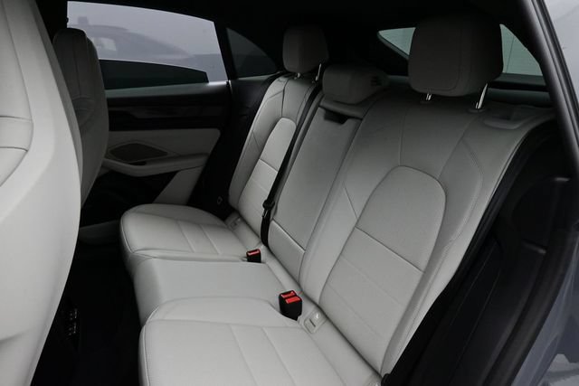 Certified 2025 Porsche Macan Turbo Electric AWD/4WD image 14