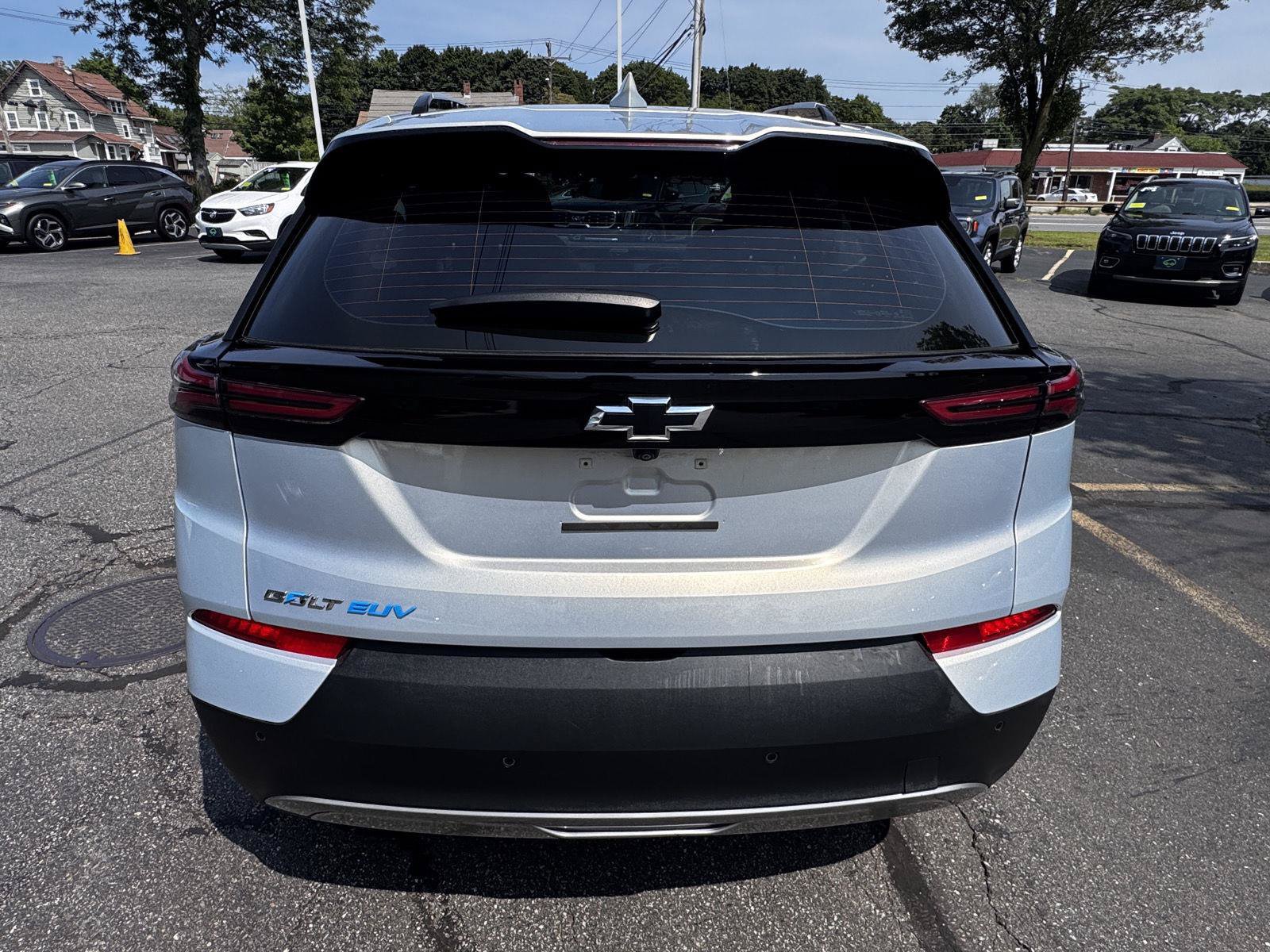Used 2022 Chevrolet Bolt EUV LT w/ Convenience Package FWD image 6
